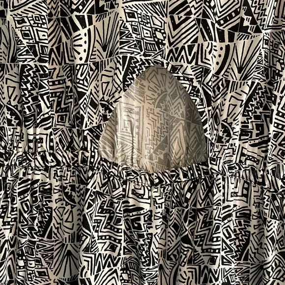 Patterned Mini Dress with Pockets - Picture 5 of 5